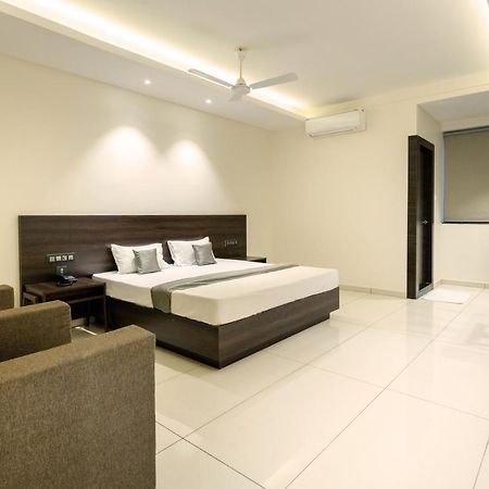 Hotel Paramount Suites & Service Apartments Mangaluru Zewnętrze zdjęcie