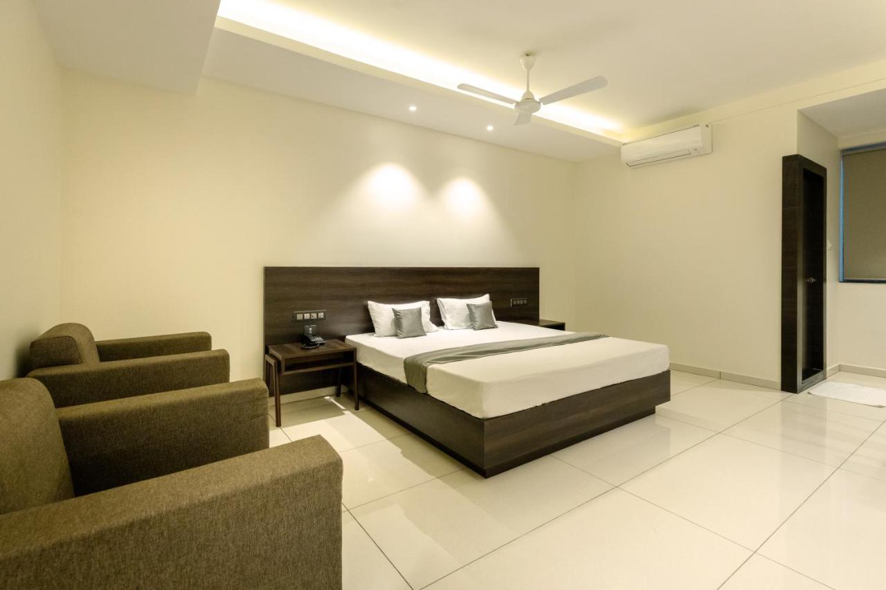 Hotel Paramount Suites & Service Apartments Mangaluru Zewnętrze zdjęcie