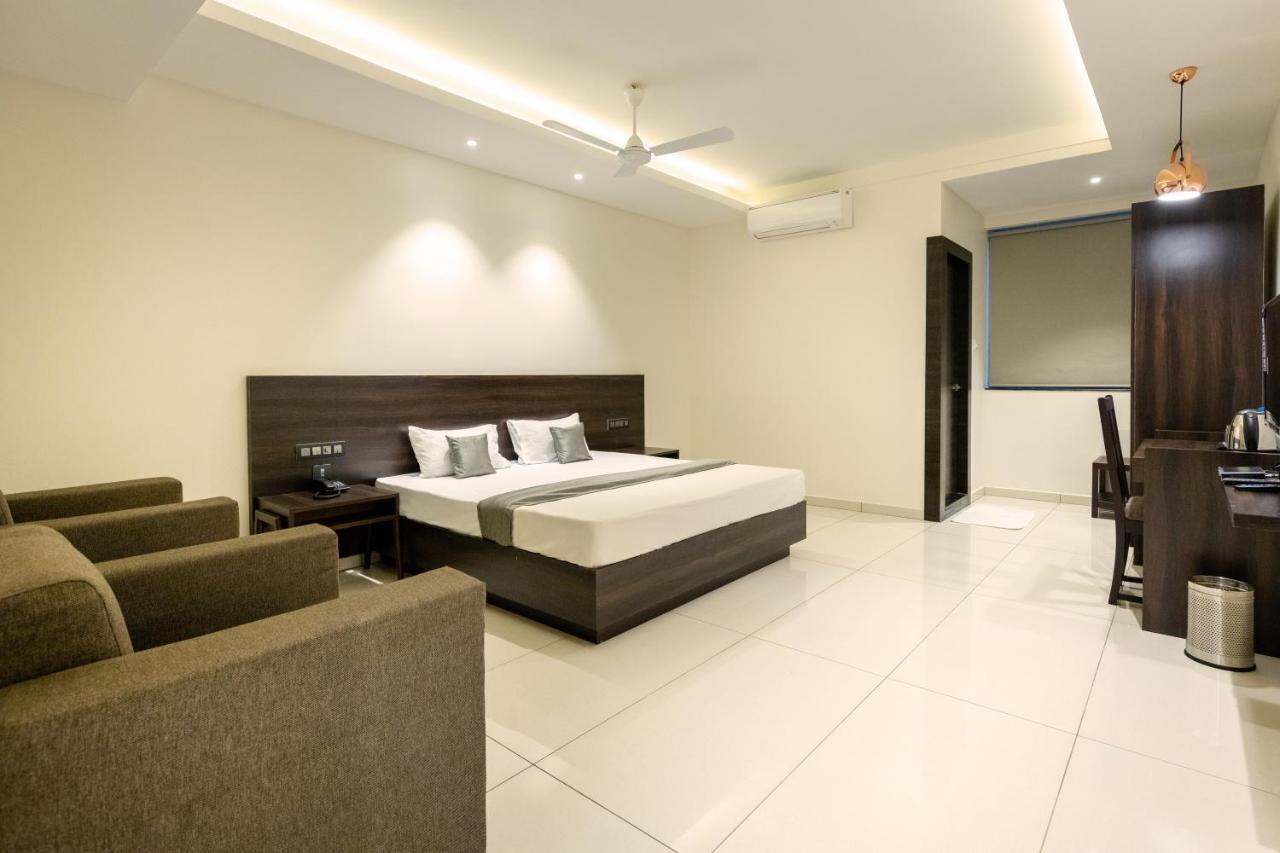 Hotel Paramount Suites & Service Apartments Mangaluru Zewnętrze zdjęcie