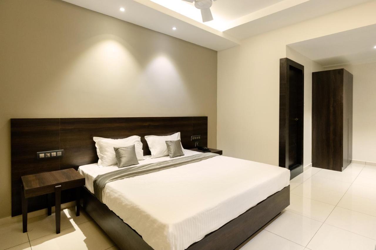 Hotel Paramount Suites & Service Apartments Mangaluru Zewnętrze zdjęcie