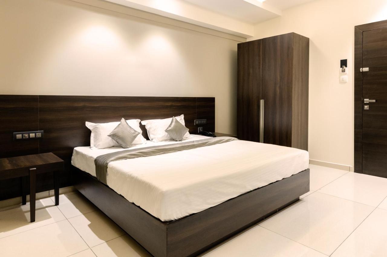 Hotel Paramount Suites & Service Apartments Mangaluru Zewnętrze zdjęcie