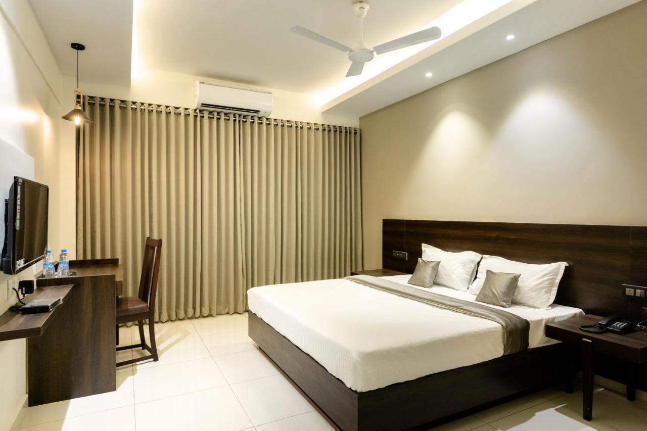 Hotel Paramount Suites & Service Apartments Mangaluru Zewnętrze zdjęcie